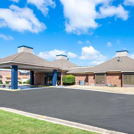 Quality Inn & Suites Fayetteville I-95 Exterior foto