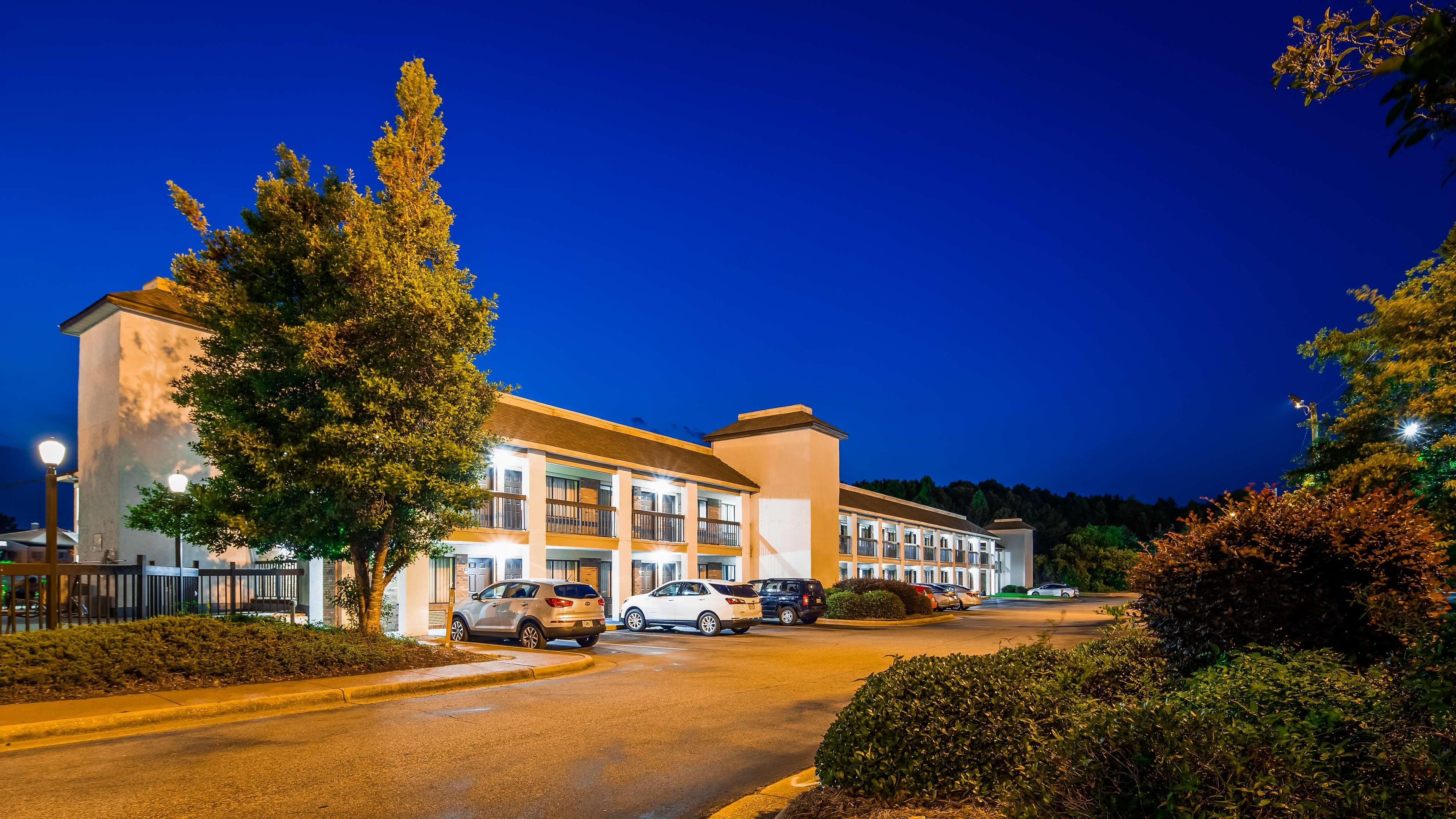Quality Inn & Suites Fayetteville I-95 Exterior foto